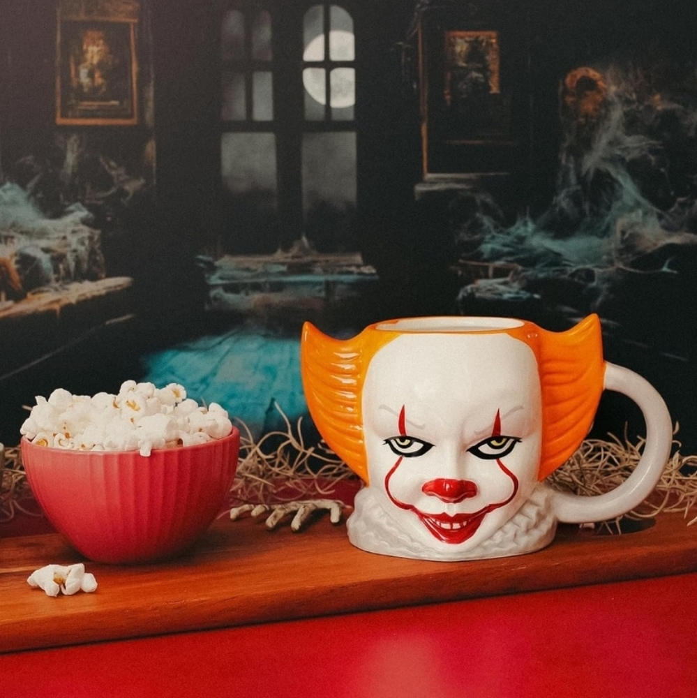 NEW Stephen King Silver Buffalo IT Pennywise Ceramic 3D Sculpted Mug, 21-Oz.